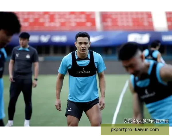 足球新赛季预告中各队备战状态持续提升